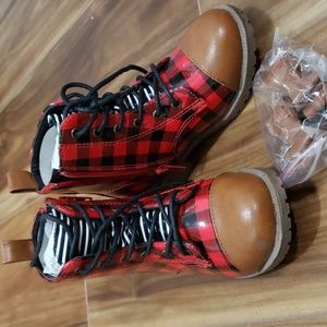Pipperdoodles plaid red boots toddler size 10